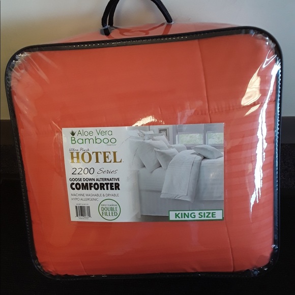BAMBOO Other - 🆕 NWT Bamboo HOTEL 2200 Series  King Comforter